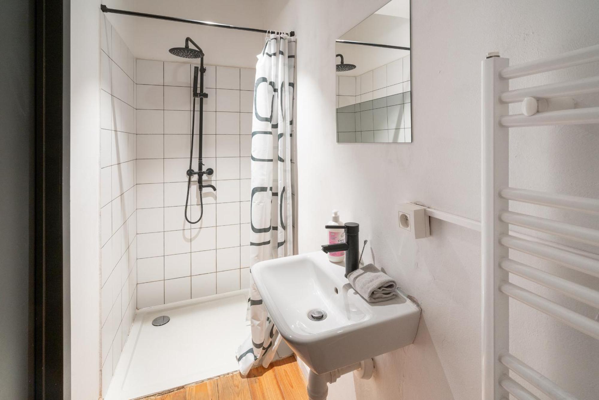 Charming Two-Bedroom River Side Apartment Antwerpen Bagian luar foto