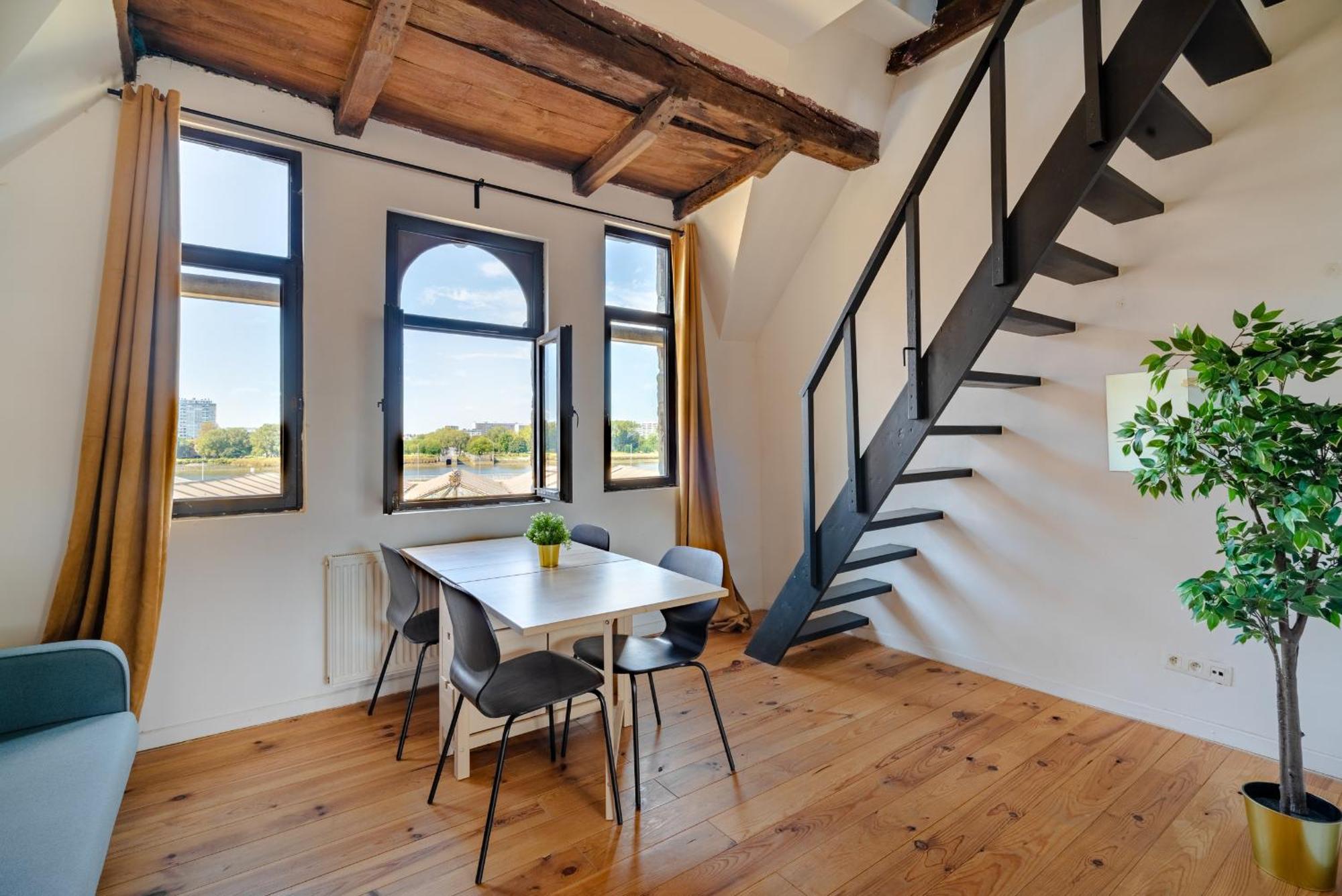 Charming Two-Bedroom River Side Apartment Antwerpen Bagian luar foto
