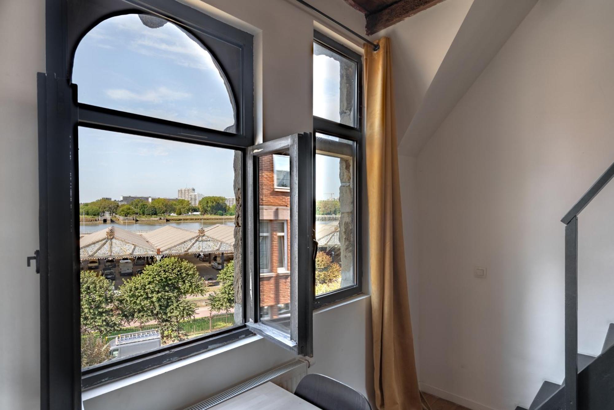 Charming Two-Bedroom River Side Apartment Antwerpen Bagian luar foto