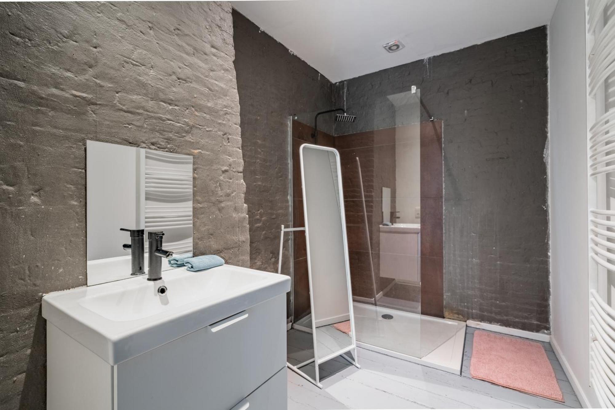 Charming Two-Bedroom River Side Apartment Antwerpen Bagian luar foto